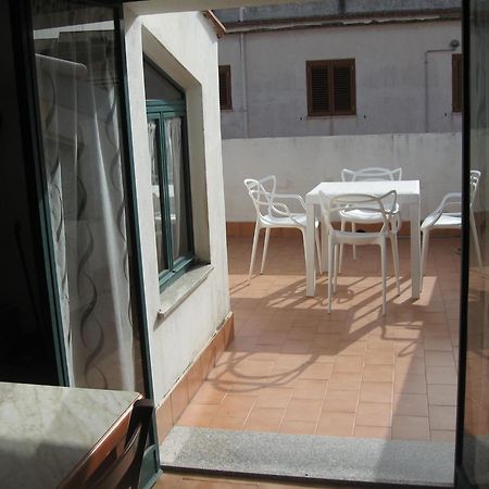 Nino'S Apartments Giardini Naxos Luaran gambar