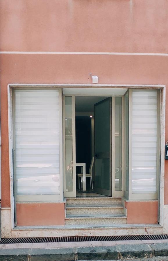 Nino'S Apartments Giardini Naxos Luaran gambar