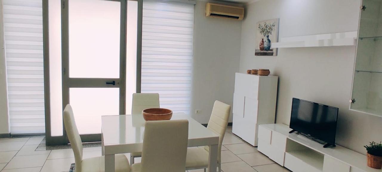 Nino'S Apartments Giardini Naxos Luaran gambar