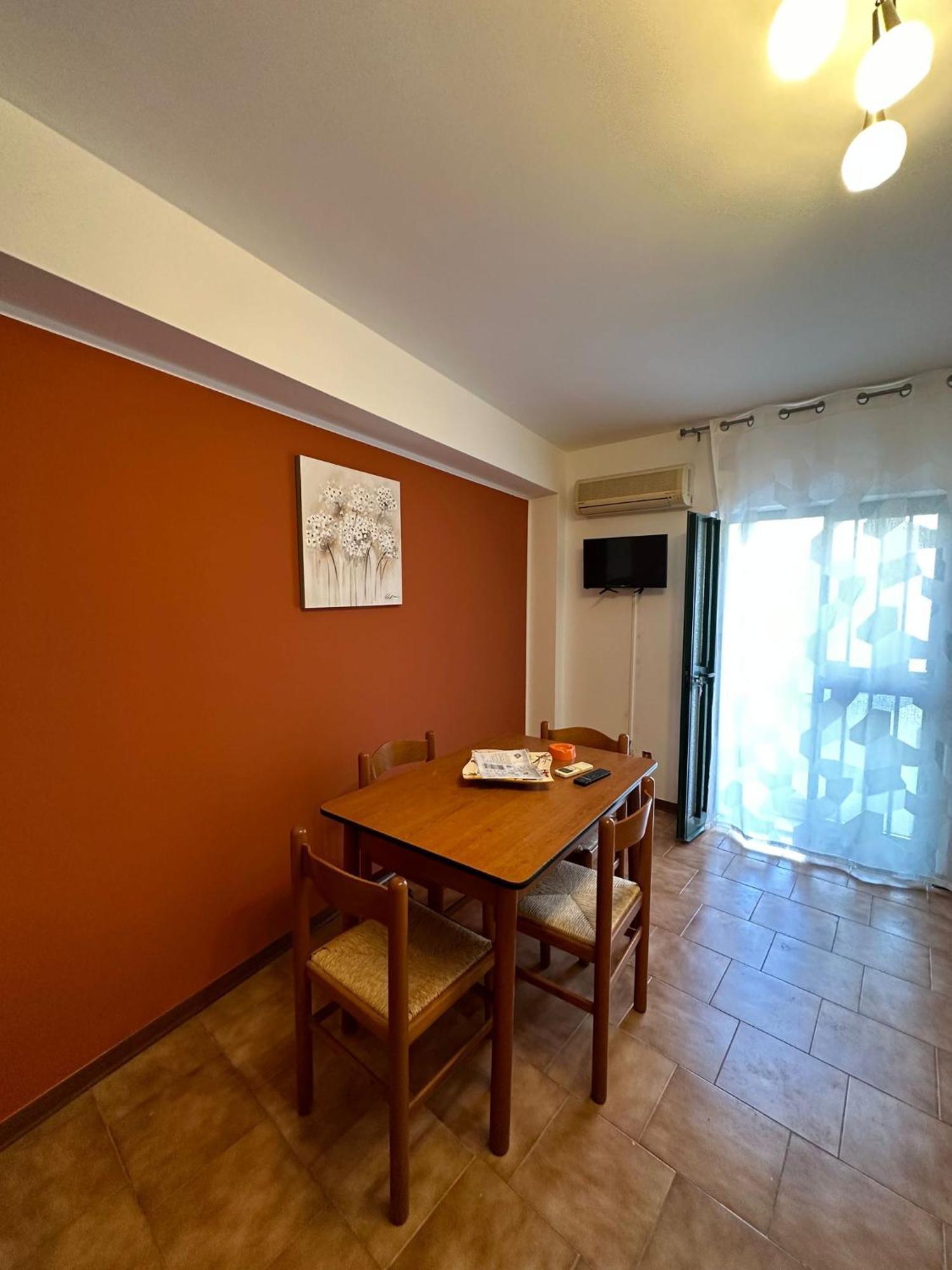 Nino'S Apartments Giardini Naxos Luaran gambar
