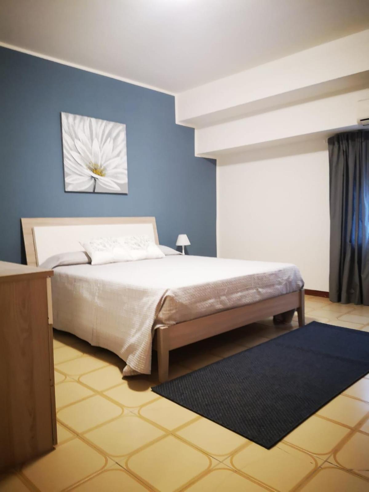Nino'S Apartments Giardini Naxos Luaran gambar