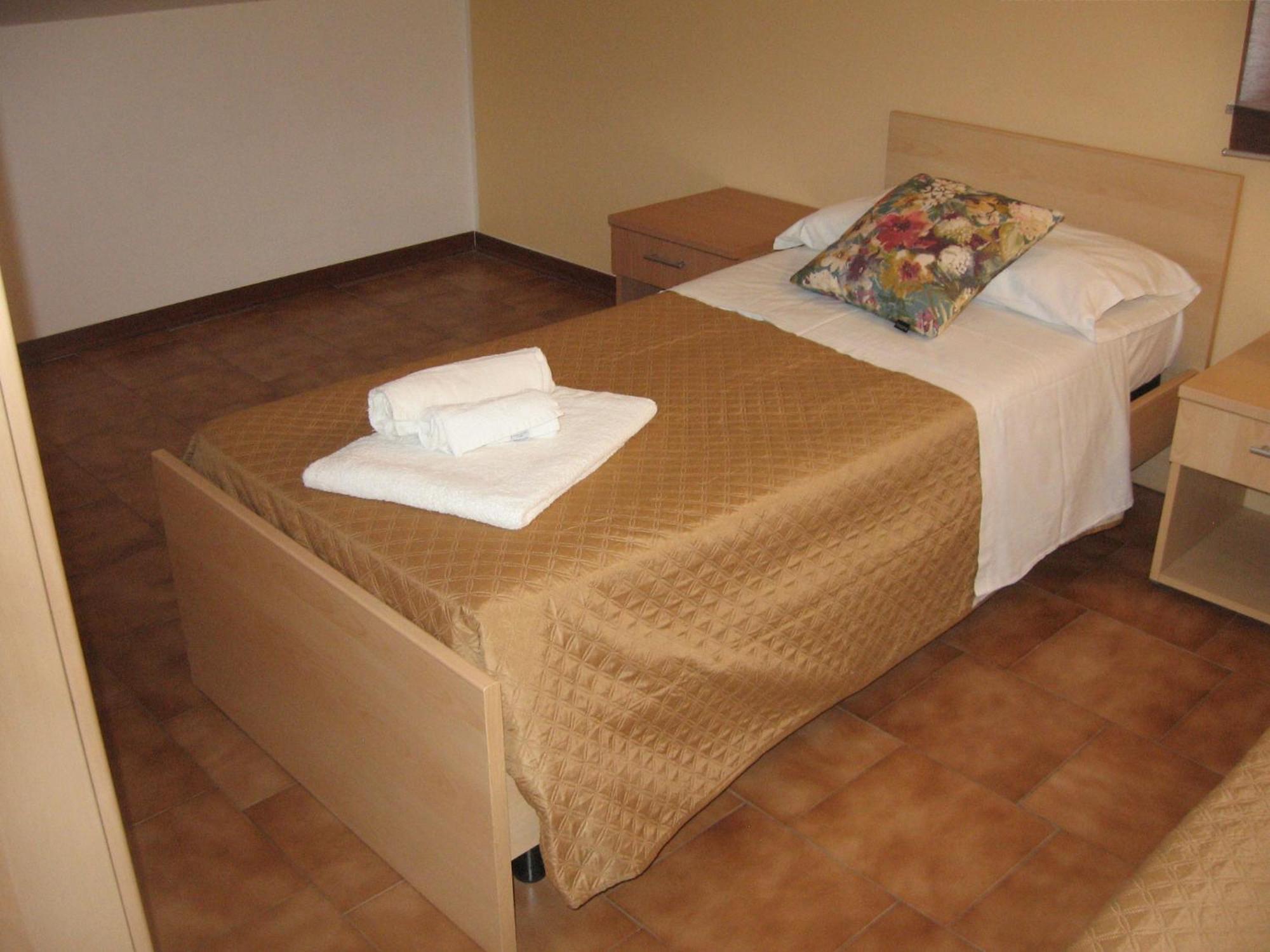Nino'S Apartments Giardini Naxos Luaran gambar