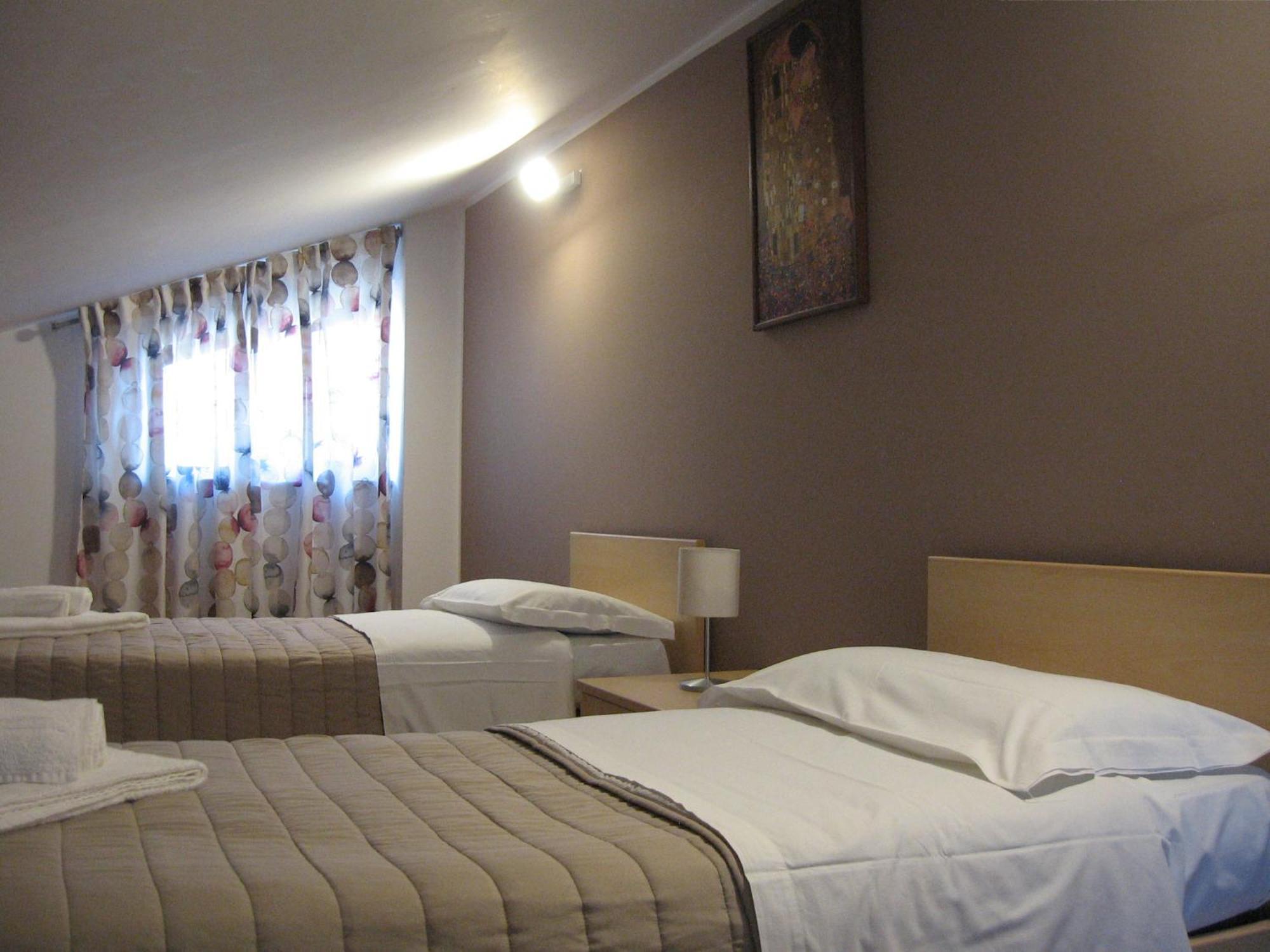 Nino'S Apartments Giardini Naxos Luaran gambar
