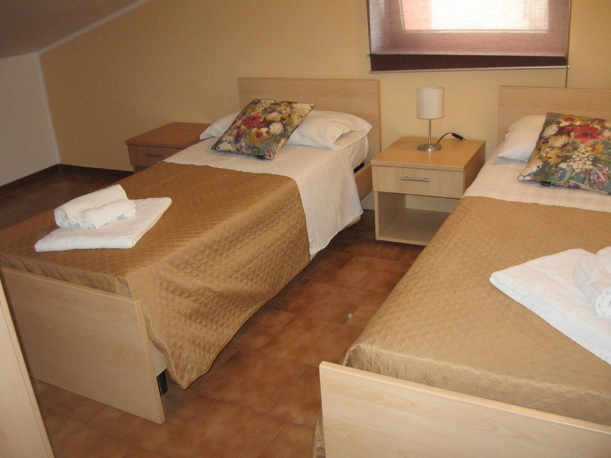 Nino'S Apartments Giardini Naxos Luaran gambar