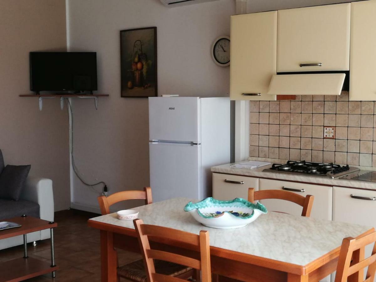 Nino'S Apartments Giardini Naxos Luaran gambar
