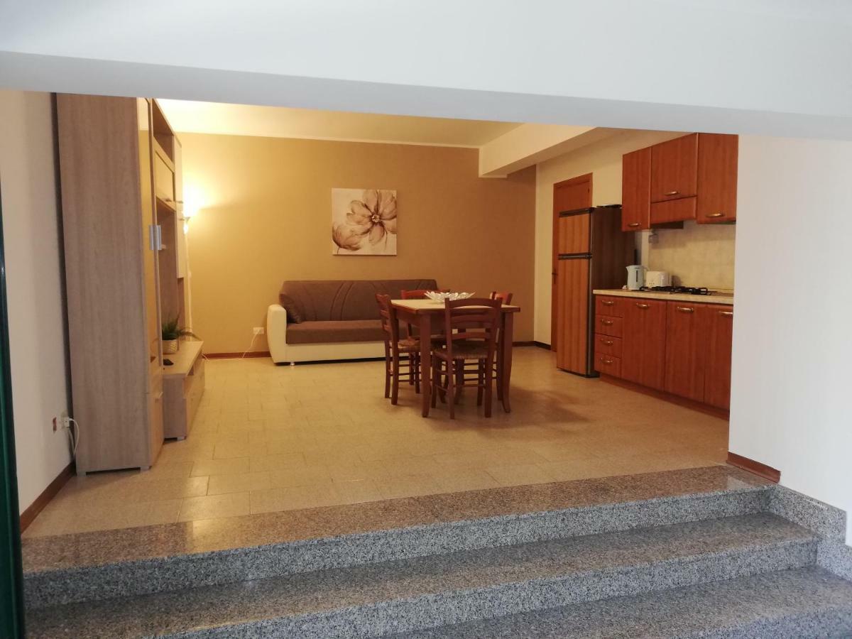 Nino'S Apartments Giardini Naxos Luaran gambar